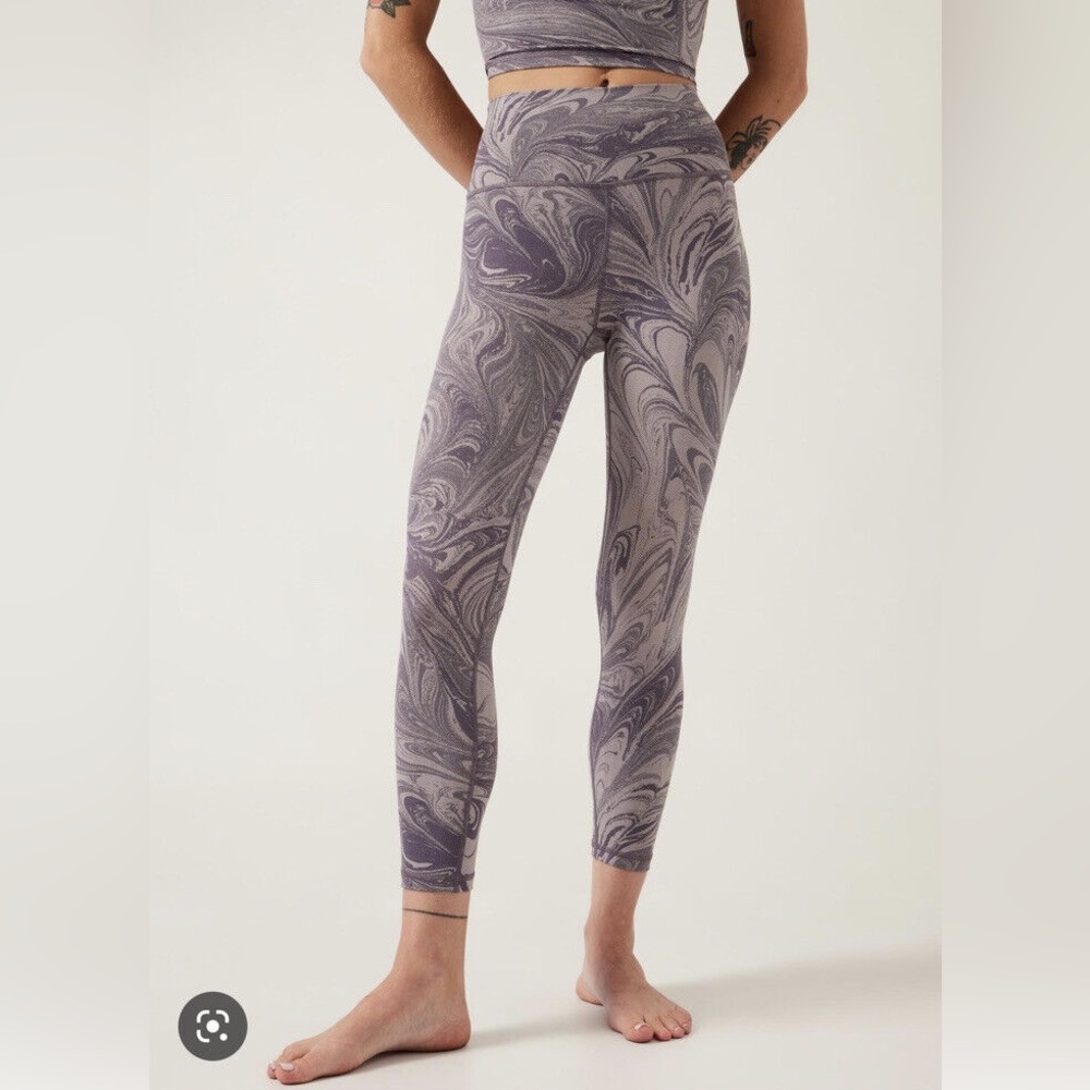 Athleta 7/8 Transcend Legging in Sumi Marble Violet